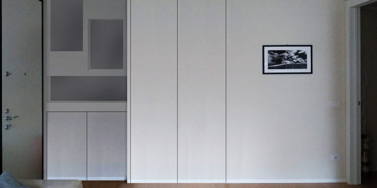 Interno moderno con armadio e quadro.